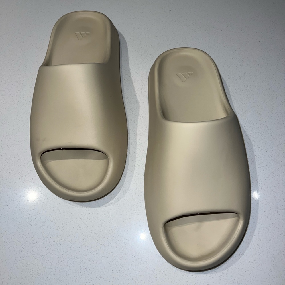 Yeezy Slides - Size 9